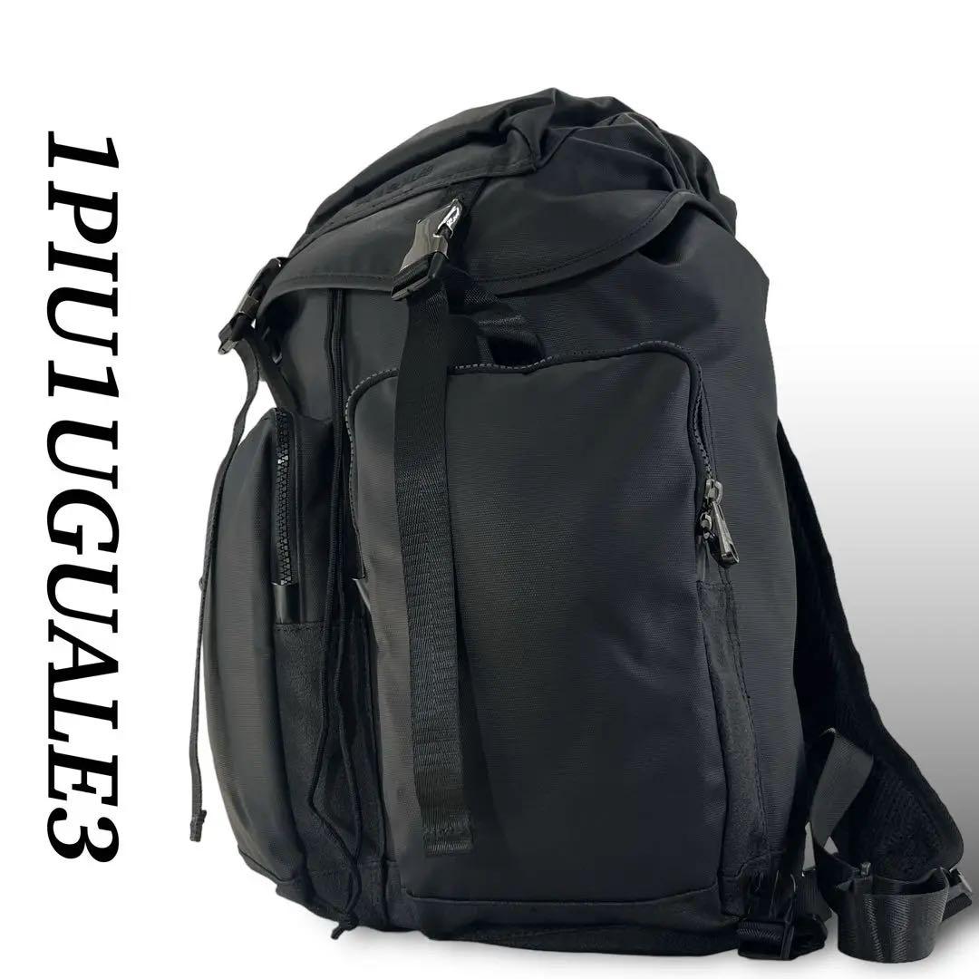 1PIU1UGUALE3 ウノピゥウノウグァーレトレ リュック バックパック