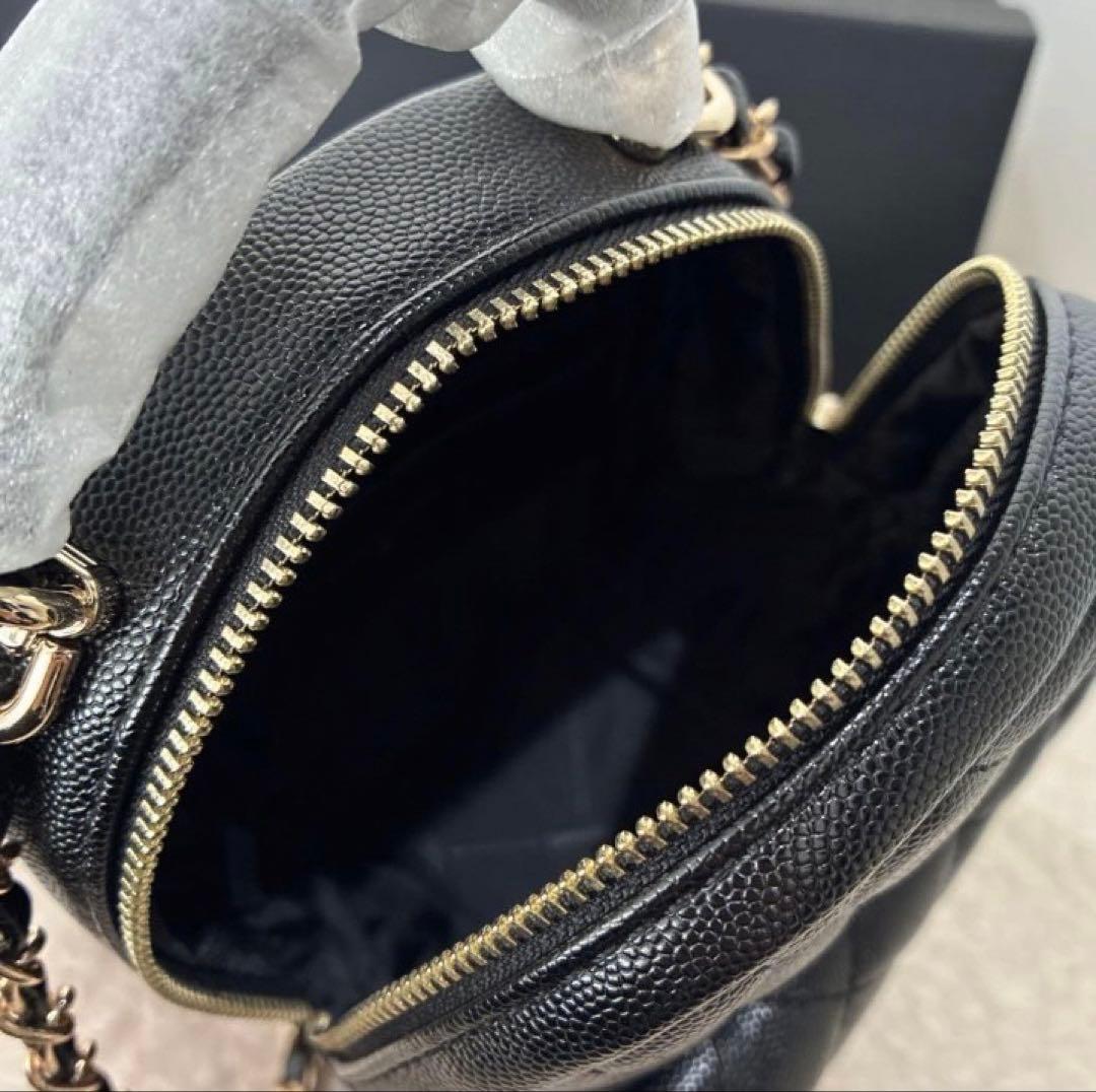 CHANEL ブラックレザー キルティングバッグ