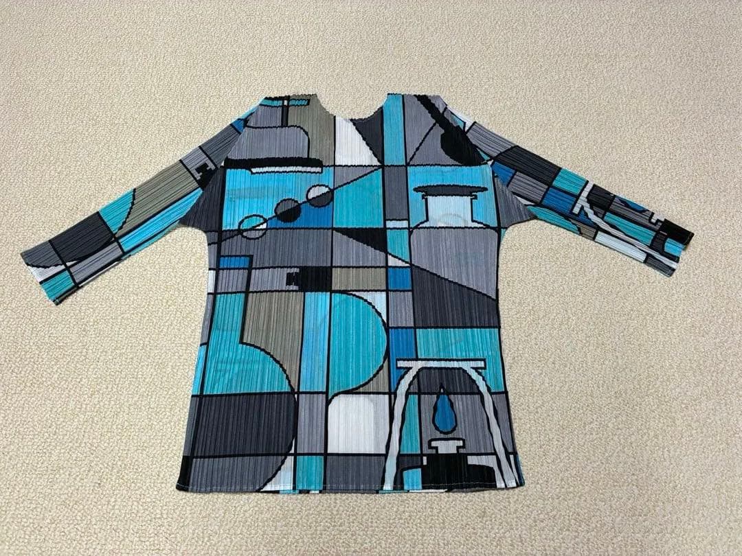 PLEATS PLEASE イッセイミヤケ　長袖トップス 幾何学模様