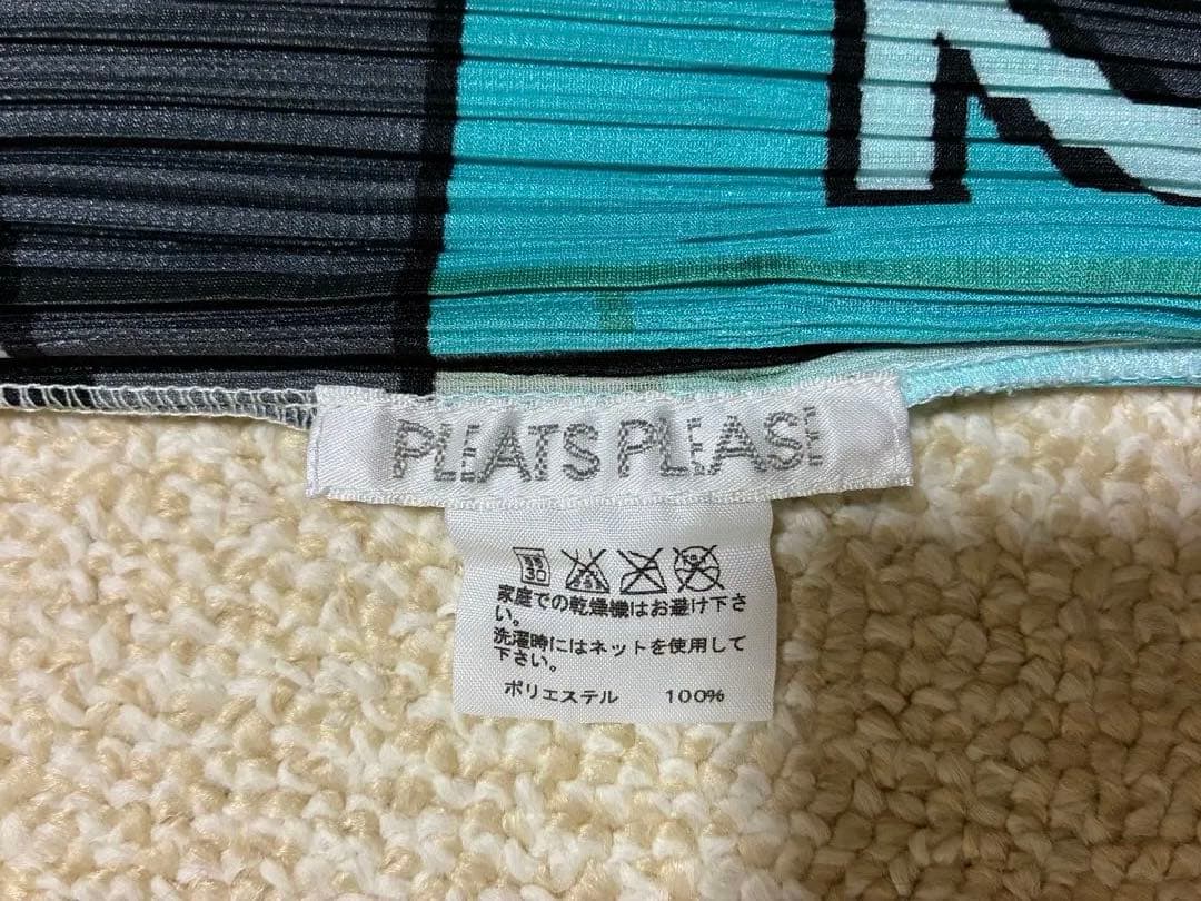 PLEATS PLEASE イッセイミヤケ　長袖トップス 幾何学模様