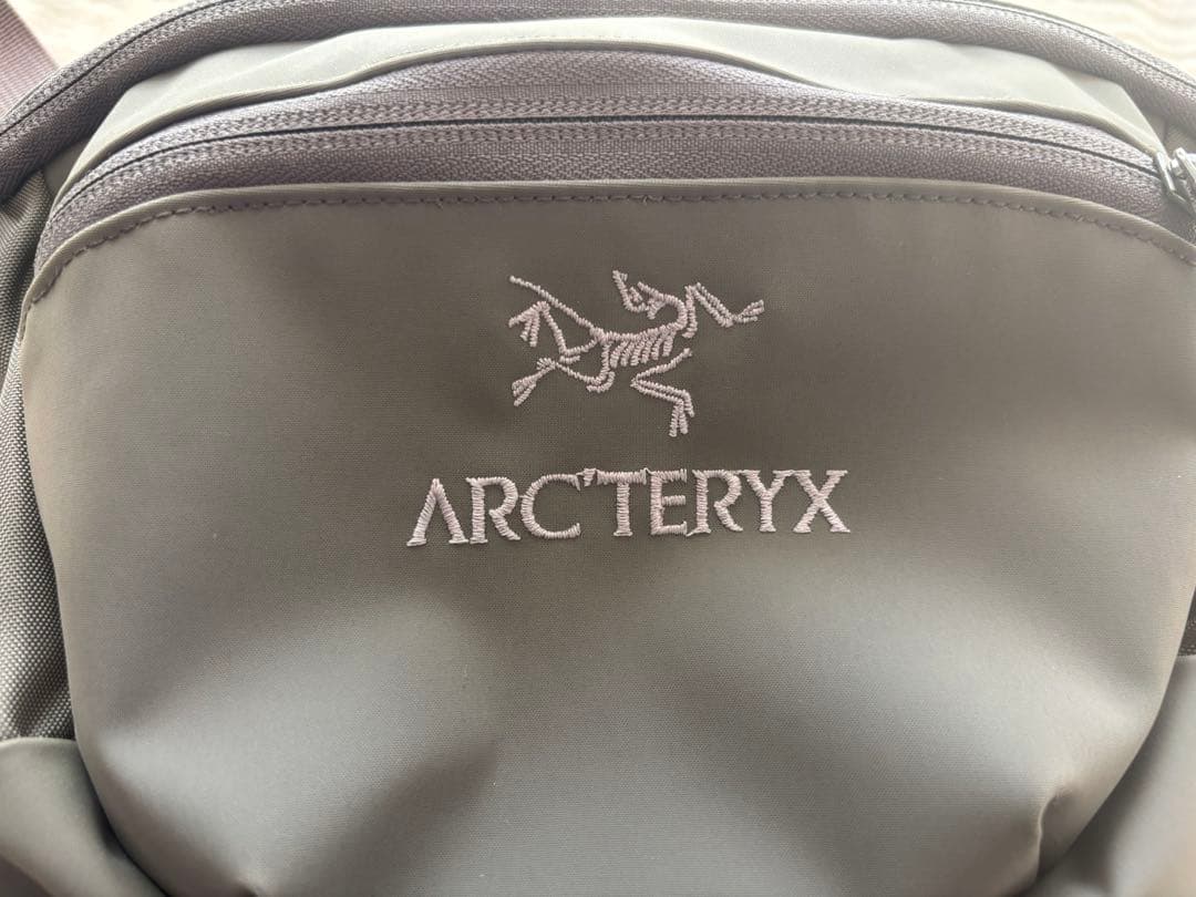 ARC'TERYX グレー ショルダーバッグ
