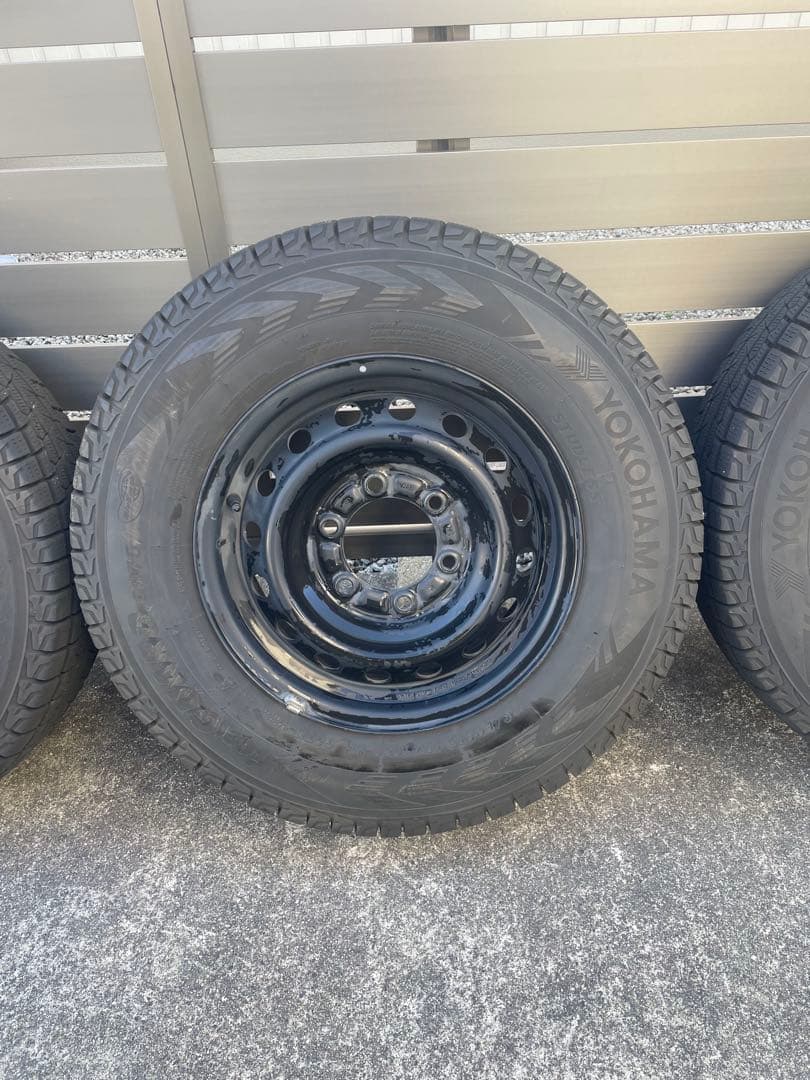 ハイエース スタッドレスタイヤ　G075