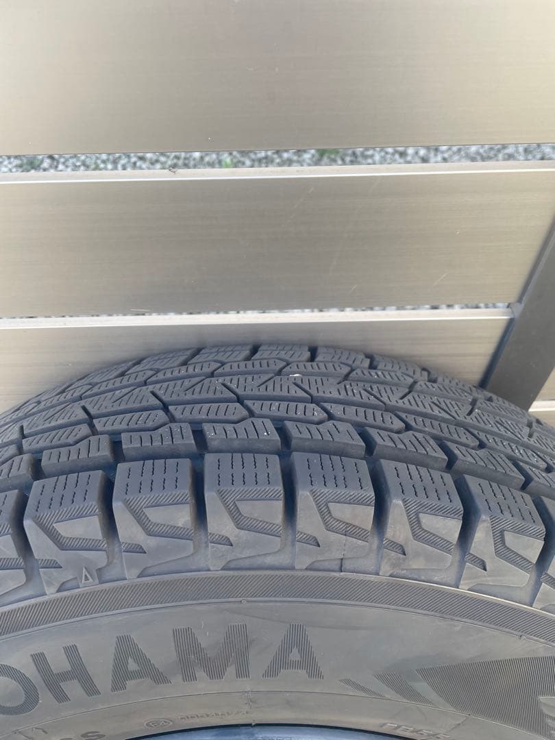 ハイエース スタッドレスタイヤ　G075