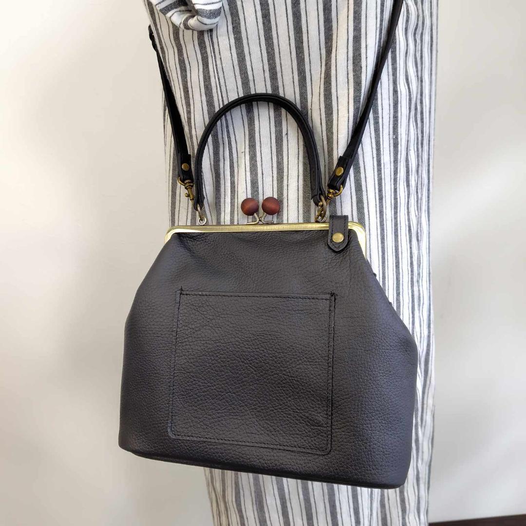 ミナペルホネン/2025tambourineタンバリンチャコール/木玉がま口ショ