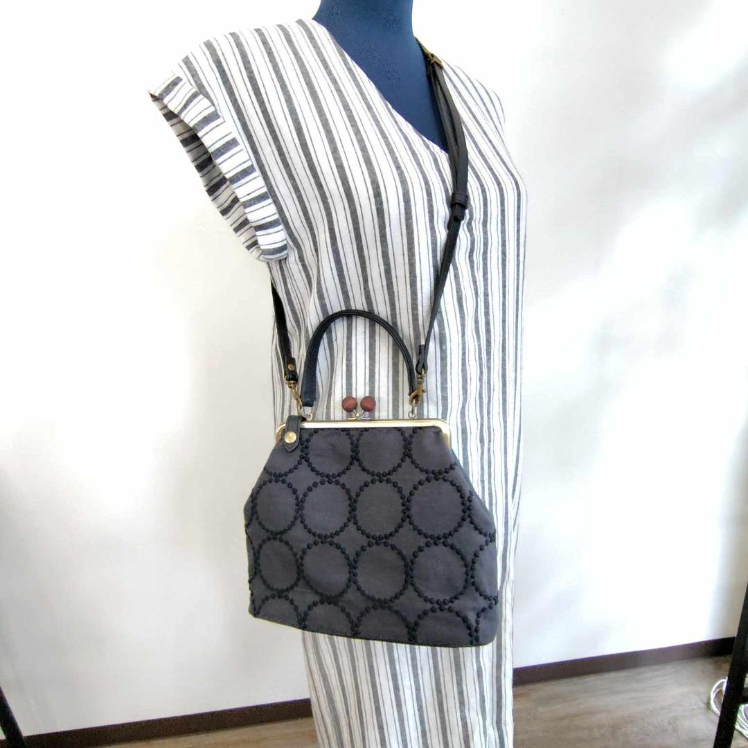 ミナペルホネン/2025tambourineタンバリンチャコール/木玉がま口ショ