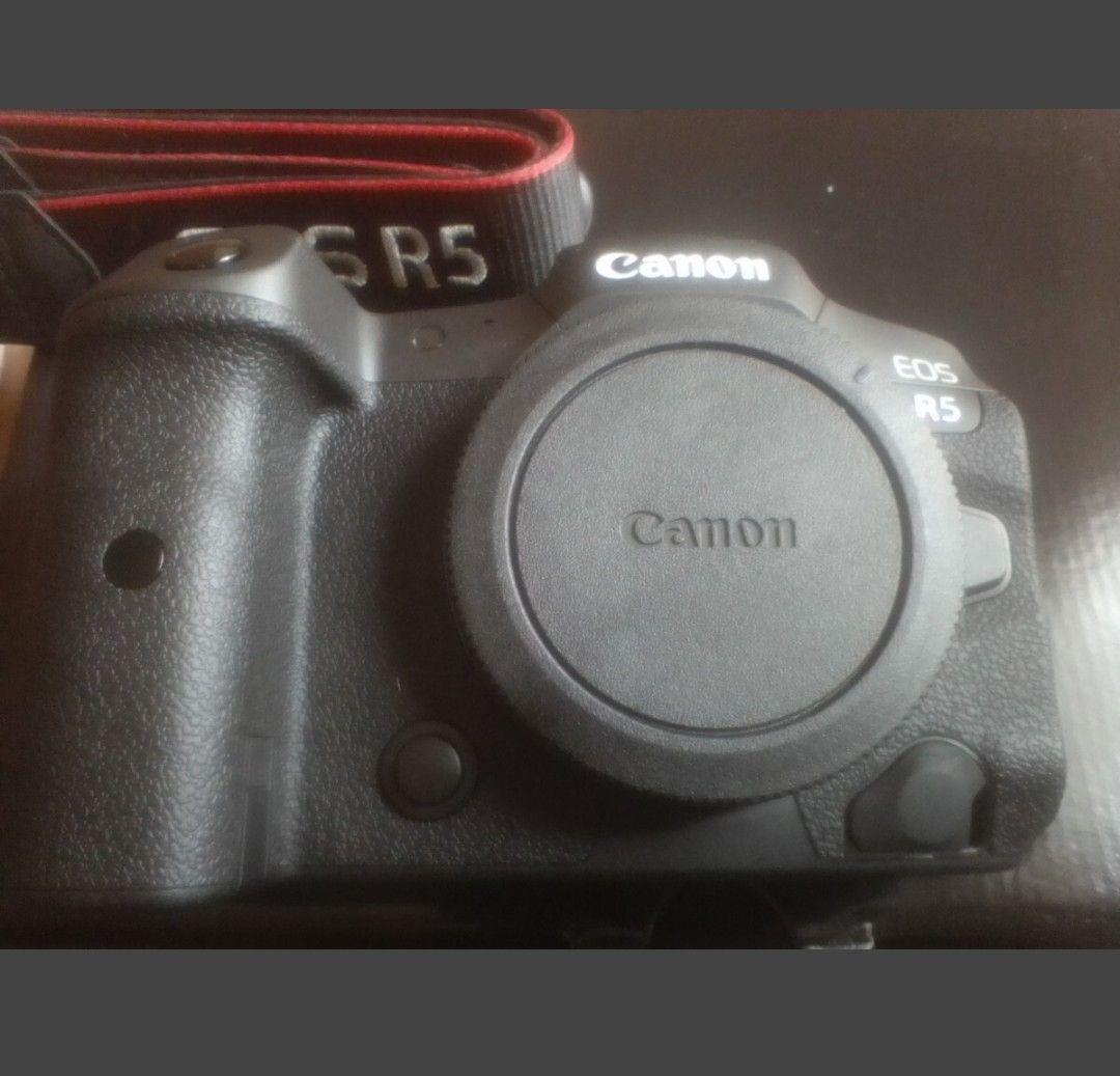 カズにぃ　新同品 キヤノン EOS R5 ボディ
