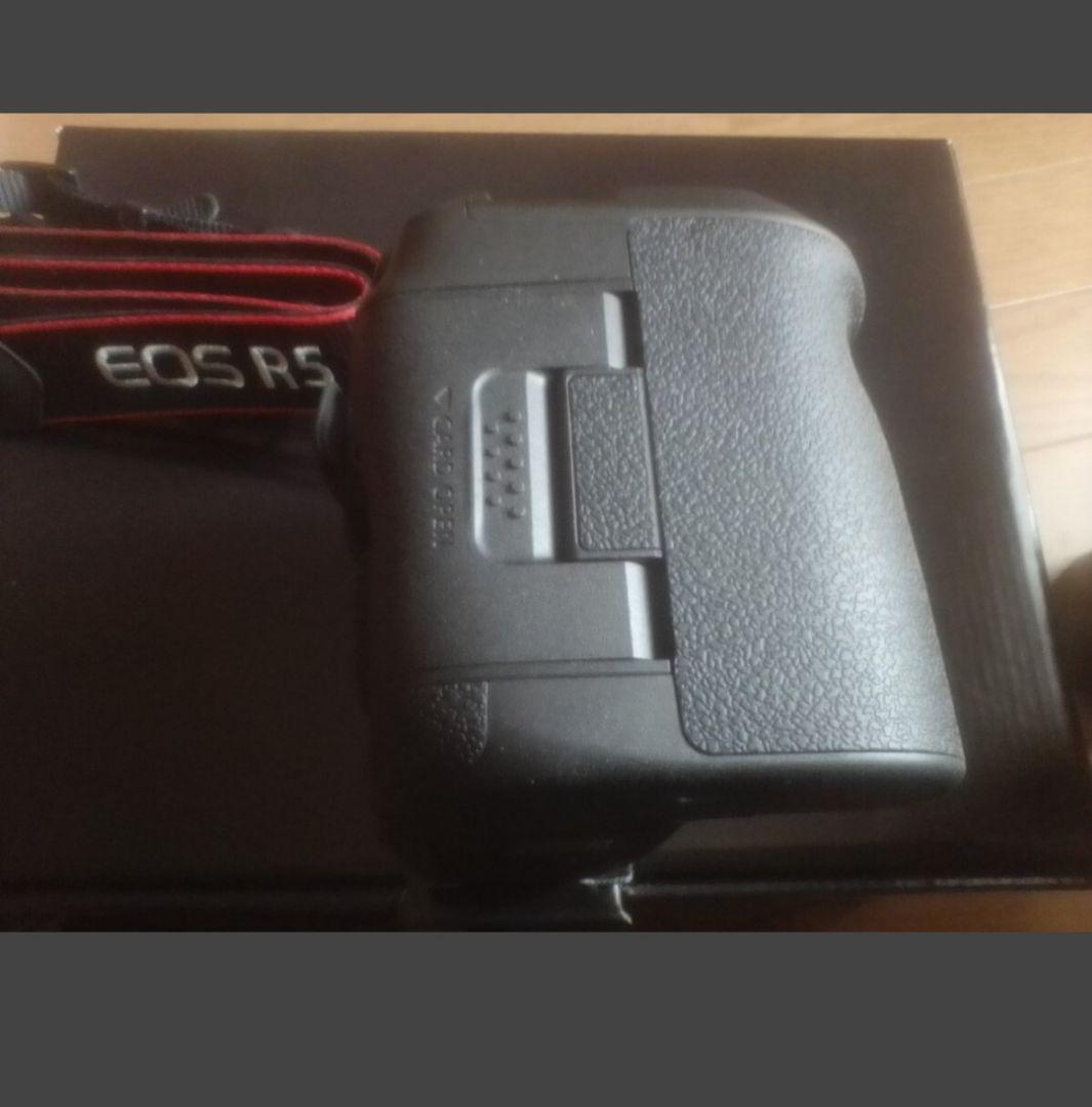 カズにぃ　新同品 キヤノン EOS R5 ボディ