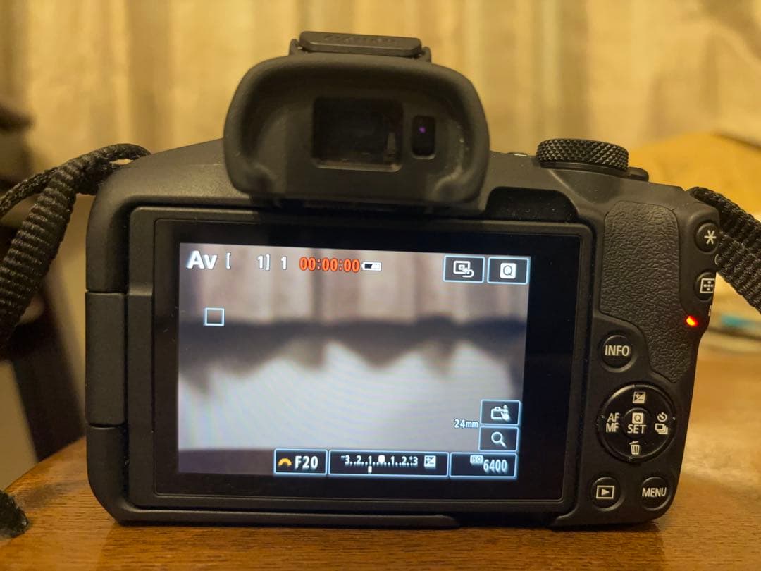 【昨年11月購入・保証書有】Canon EOS R50 ダブルズームキット