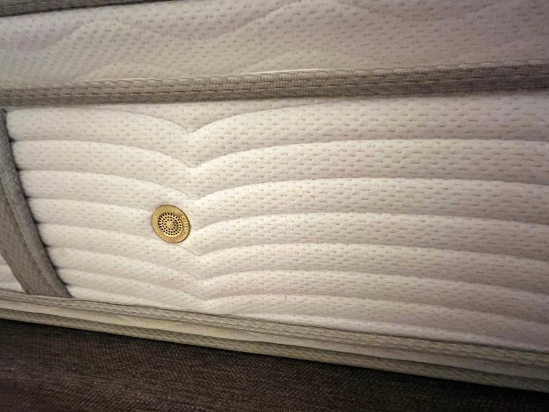 シモンズ ゴールデンバリューピロートップ　ボックススプリング　セミダブル