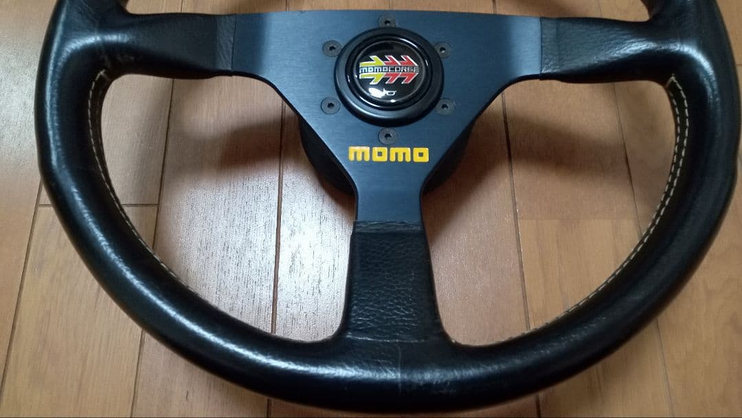 momo ステアリング　ボス付