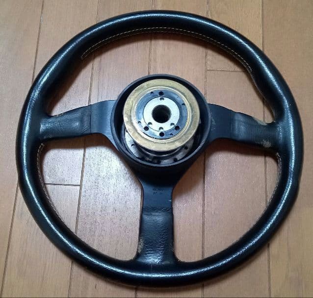 momo ステアリング　ボス付