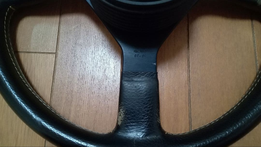 momo ステアリング　ボス付