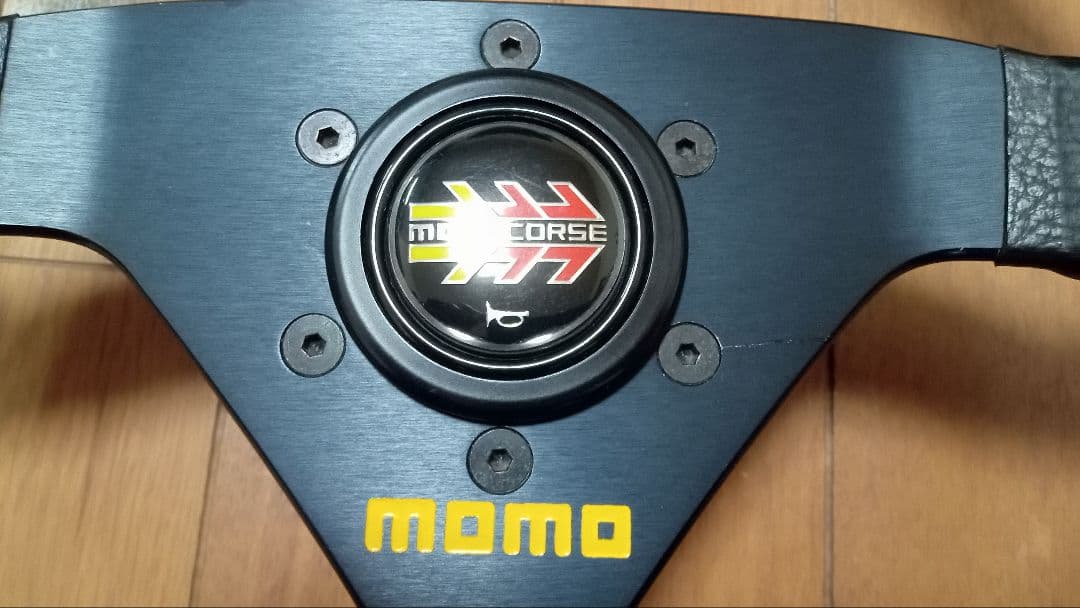 momo ステアリング　ボス付