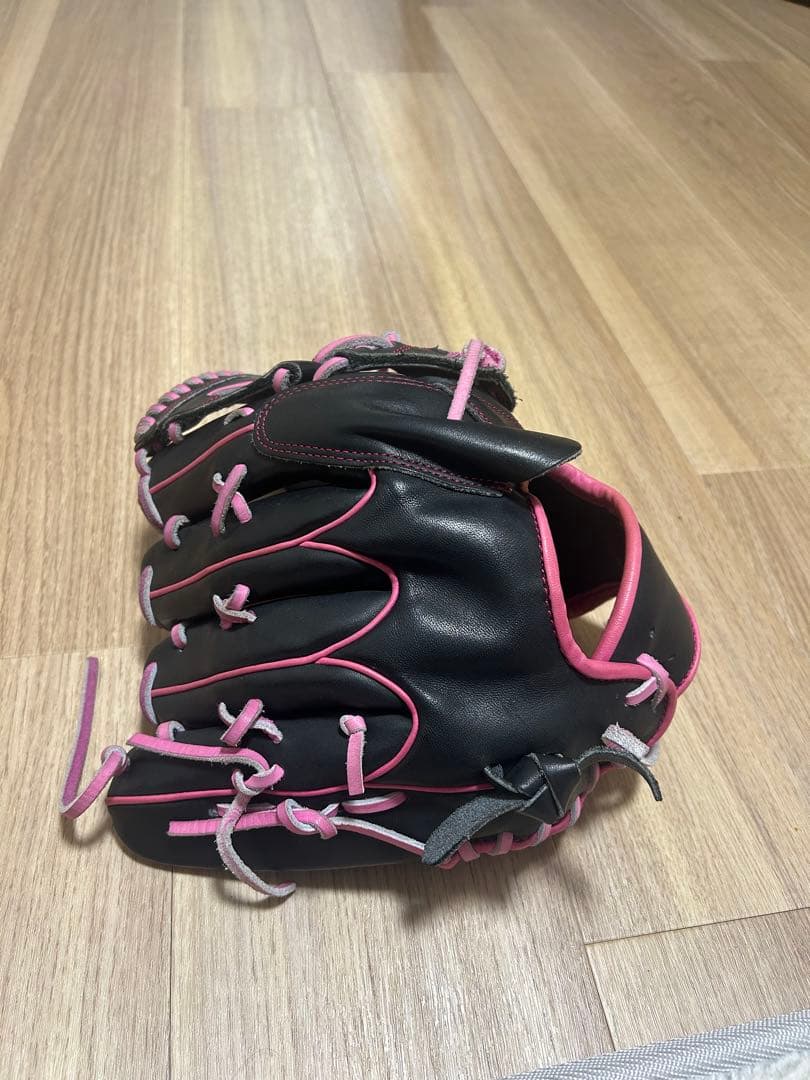 グラブワークス投手用 硬式グローブ 黒/ピンク　伊藤大海