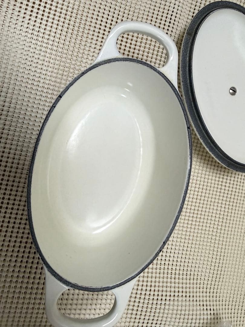 ル・クルーゼ　Le Creuset ココット・オーバル　17cm ホワイト