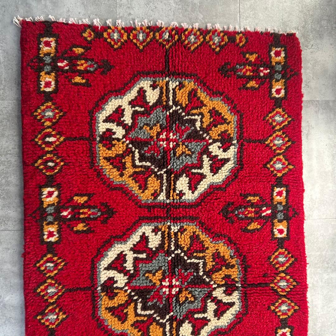 【1990s Vintage】ブルガリア産 125cm × 68cm 厚手ラグ