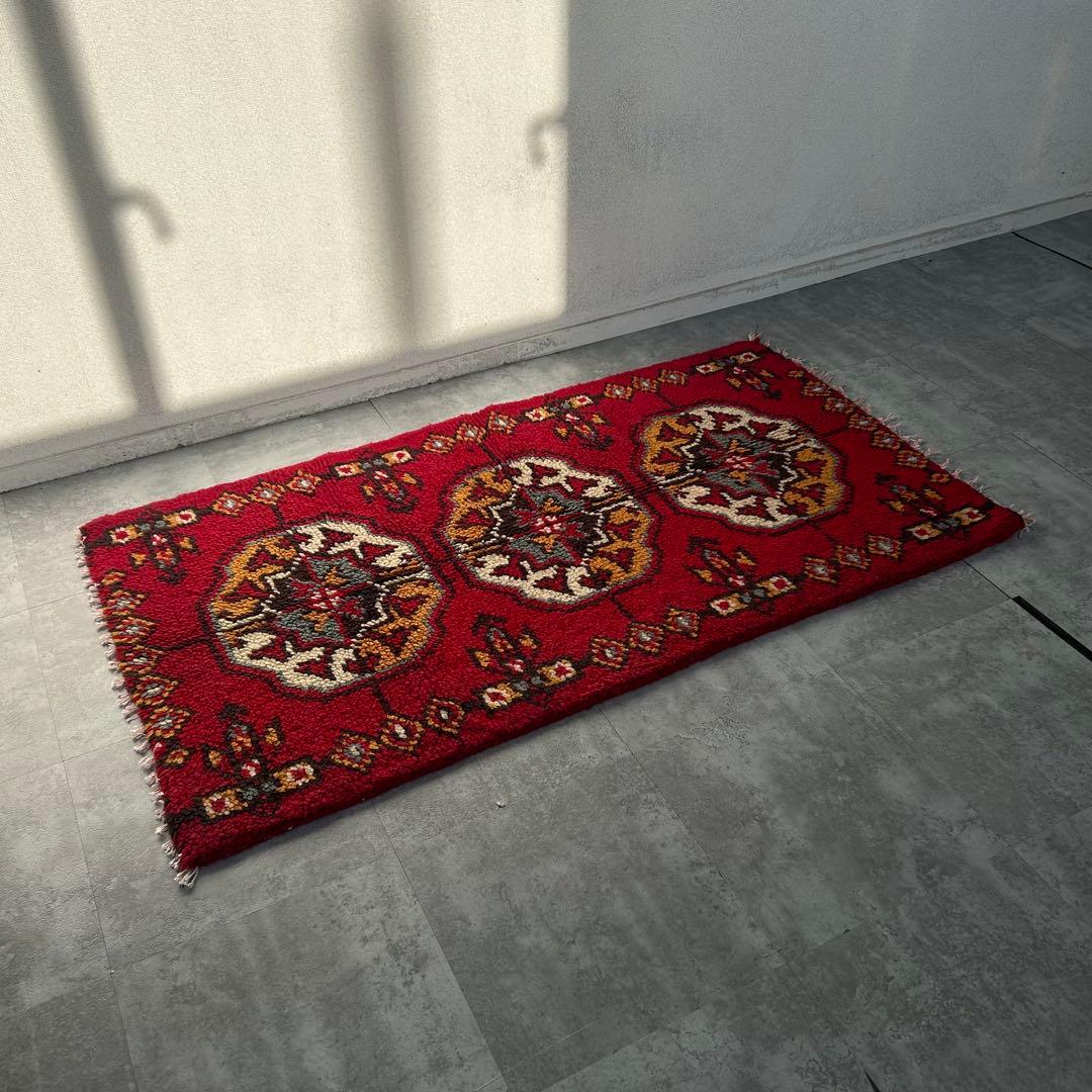 【1990s Vintage】ブルガリア産 125cm × 68cm 厚手ラグ