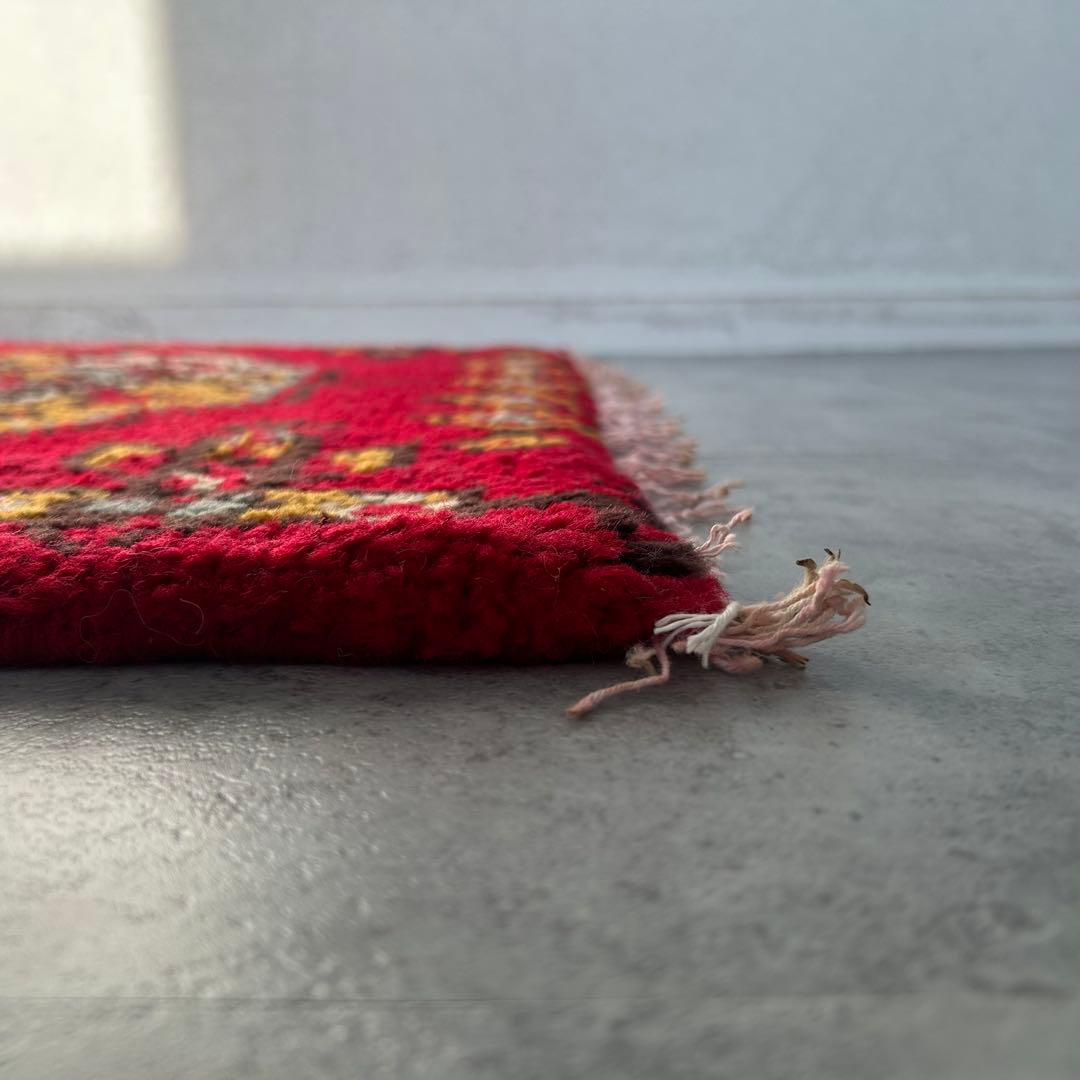 【1990s Vintage】ブルガリア産 125cm × 68cm 厚手ラグ