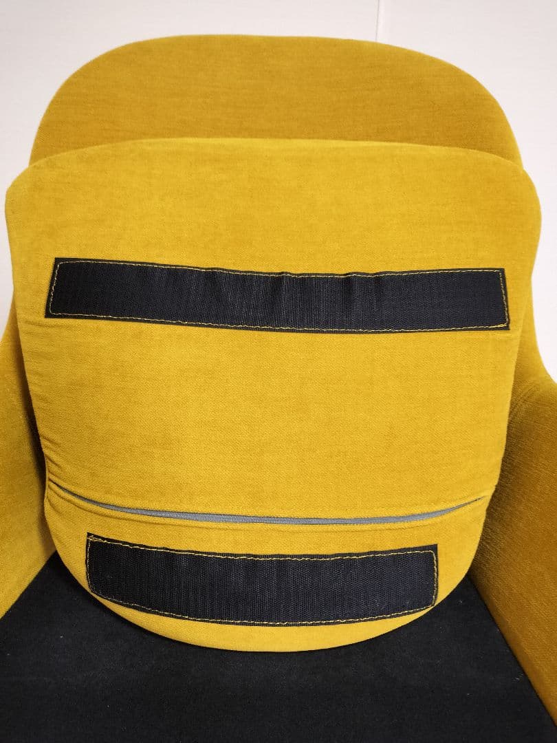 oliver　オリバー　アームチェア　イエロー　木製脚　キャスター付き