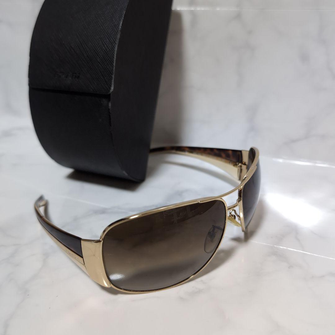 PRADA ゴールドカラーフレームメンズサングラス 度無し