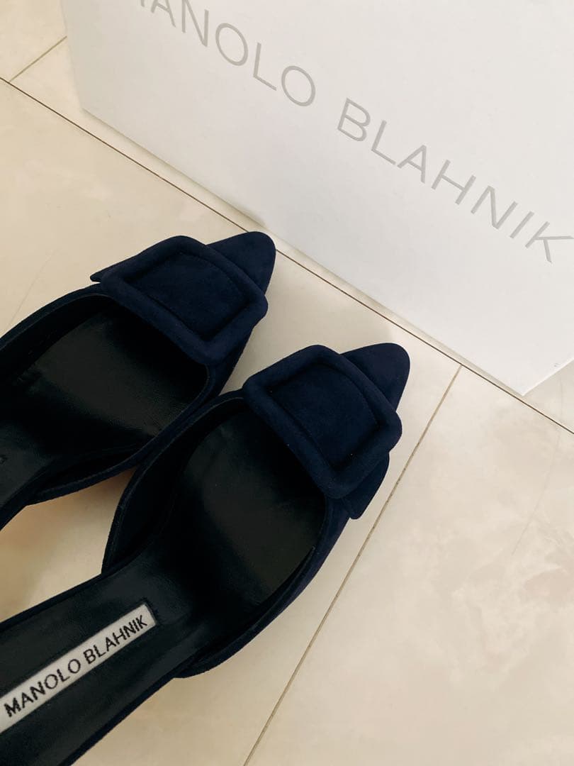 マノロブラニク ☆メイセール未使用381/2 ネイビー5センチヒール