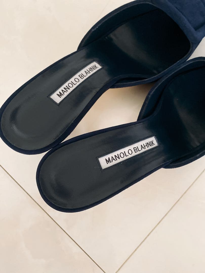 マノロブラニク ☆メイセール未使用381/2 ネイビー5センチヒール