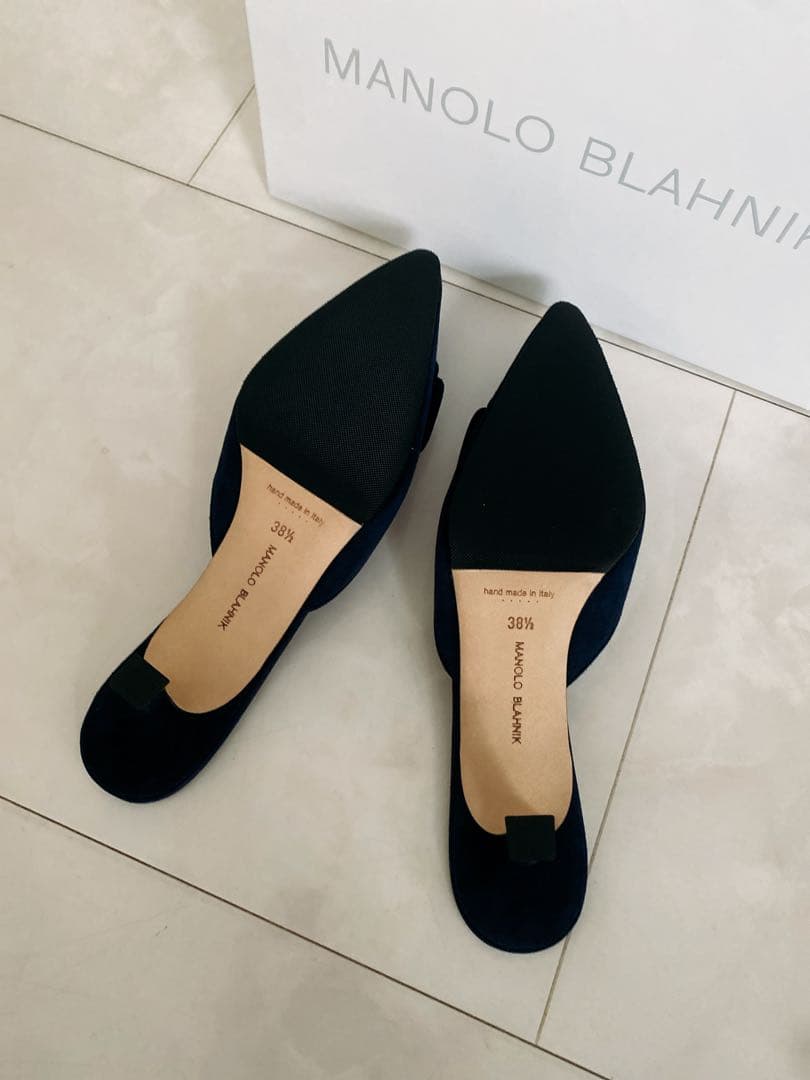 マノロブラニク ☆メイセール未使用381/2 ネイビー5センチヒール