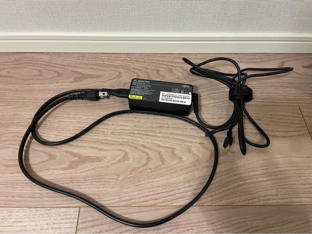 富士通 FMV LOOX WL1/G 13.3型タブレット Windows 11