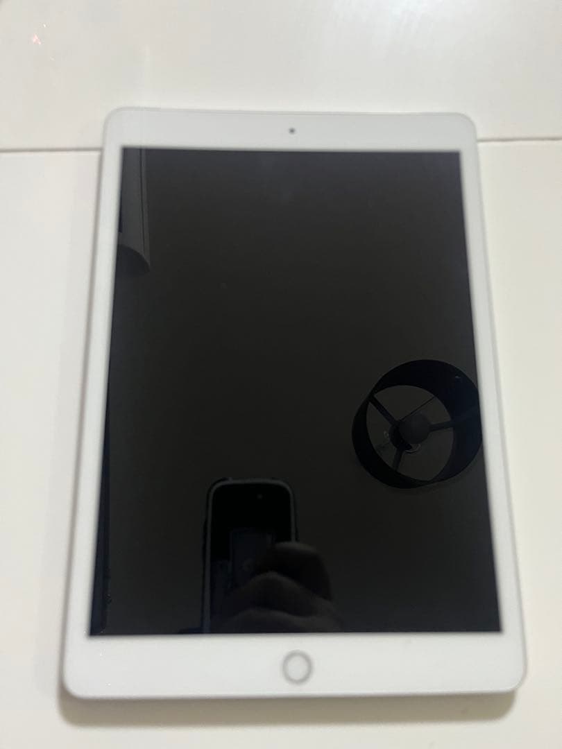 Apple iPad 第7世代Wi-Fiモデル　32G シルバー 本体