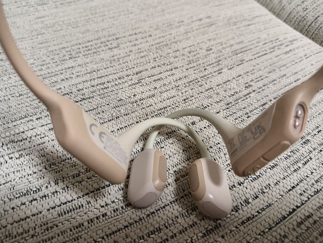 人気のベージュ　Shokz OpenRun Pro S810 ケース・ケーブル