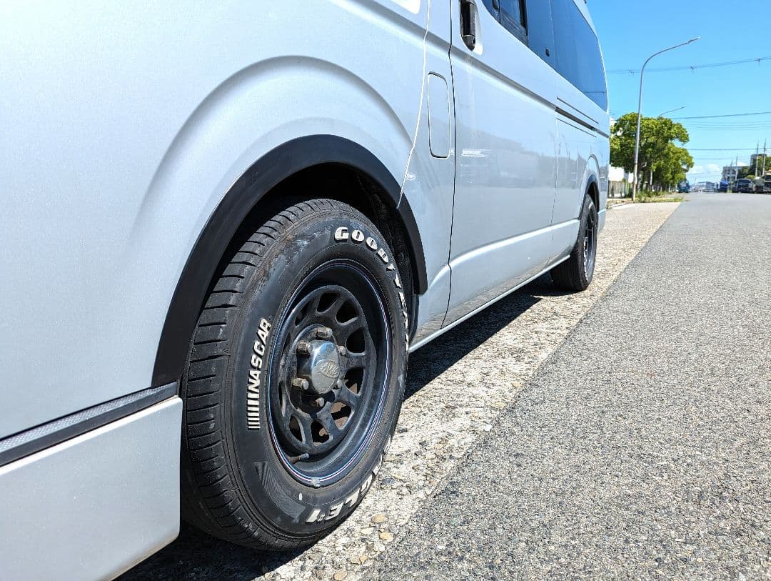 ハイエース オーバーフェンダー ビス止め ローダウンルック 車検対応