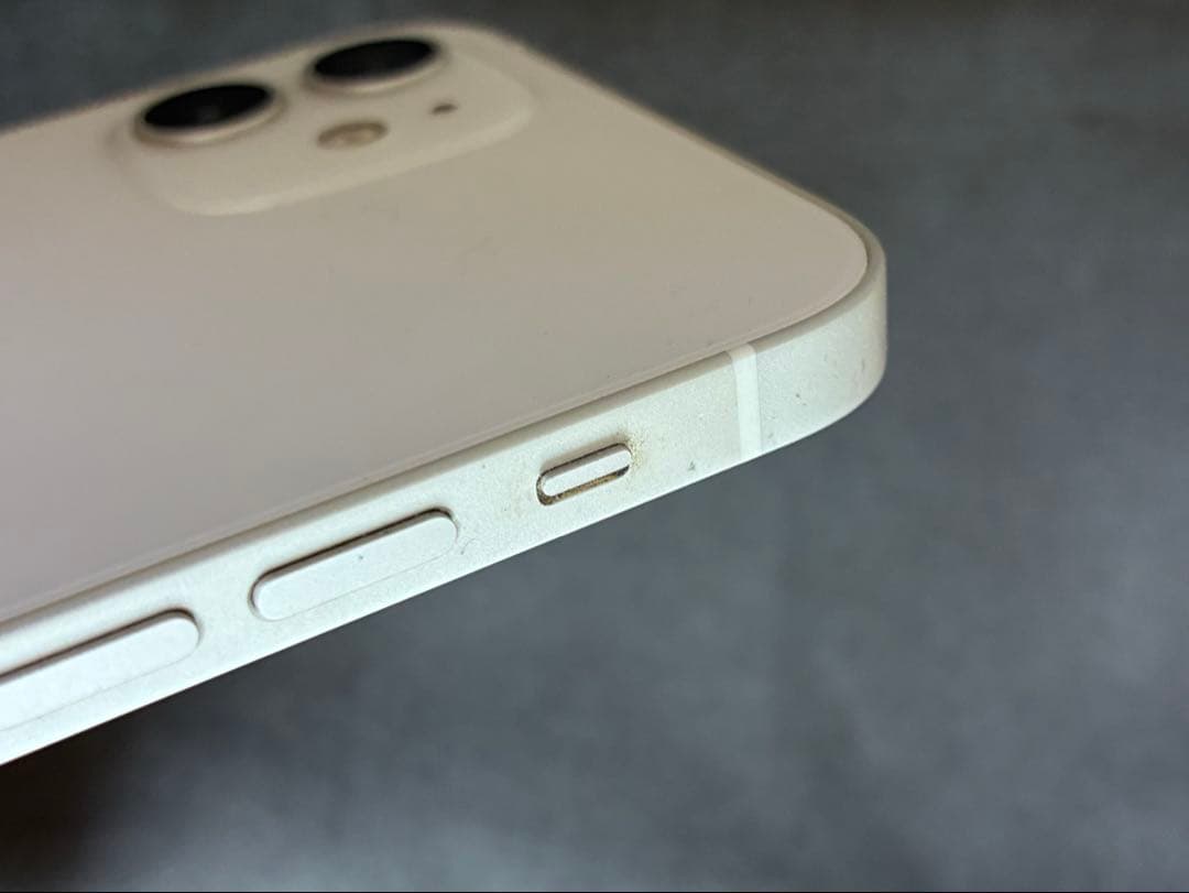 iPhone 12 128GB ソフトバンク SIMフリー ホワイト 外カメボケ