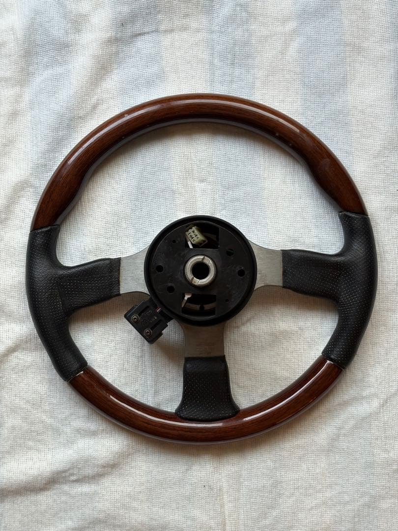 momo ステアリングホイール 35π