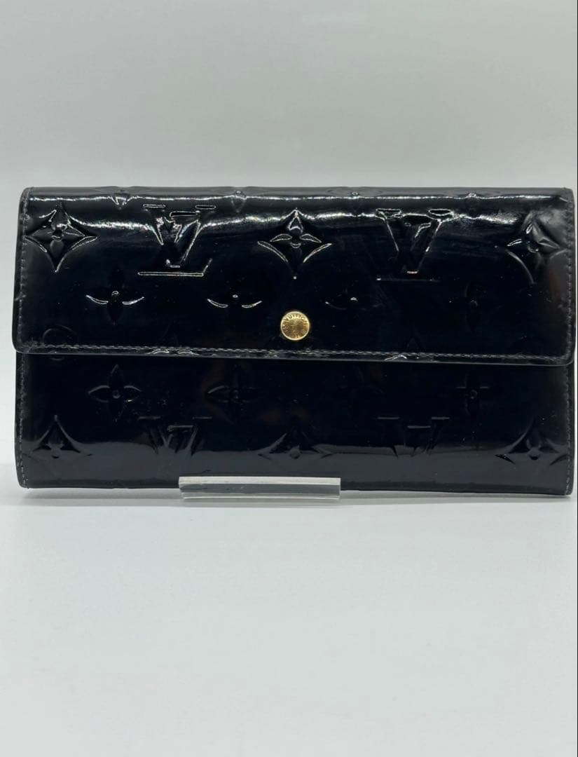 ルイヴィトン ヴェルニ ポルトフォイユ サラ　M90080