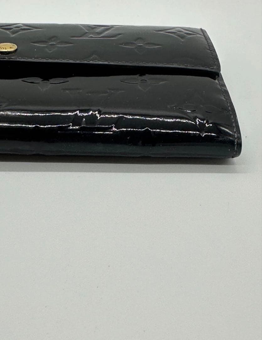 ルイヴィトン ヴェルニ ポルトフォイユ サラ　M90080