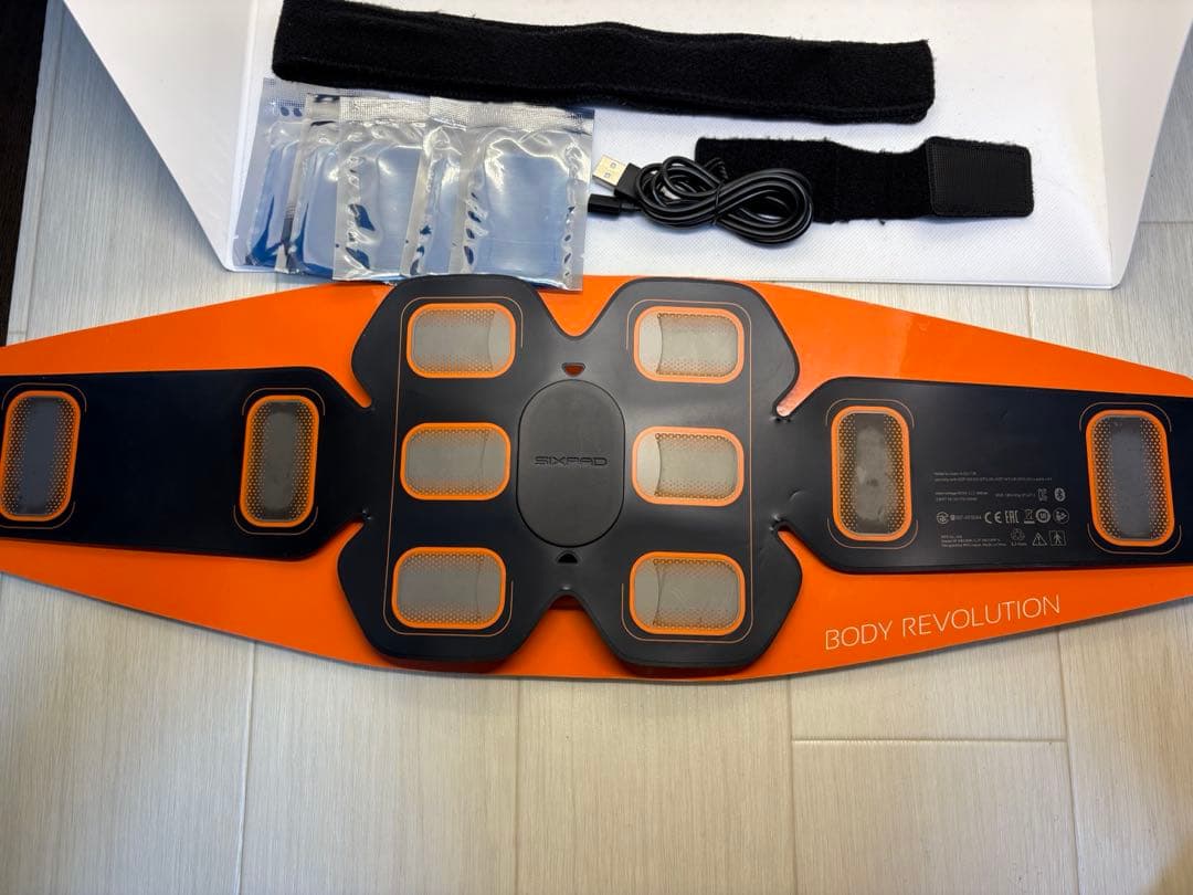 【週末セール】【美品】シックスパッド　アブズベルト　S/M/L