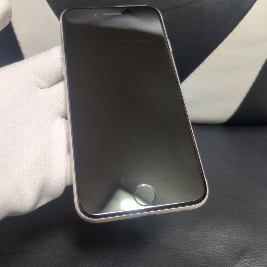82 美品　iPhone　se3 第3世代　64gb SIMフリー　白　ホワイト