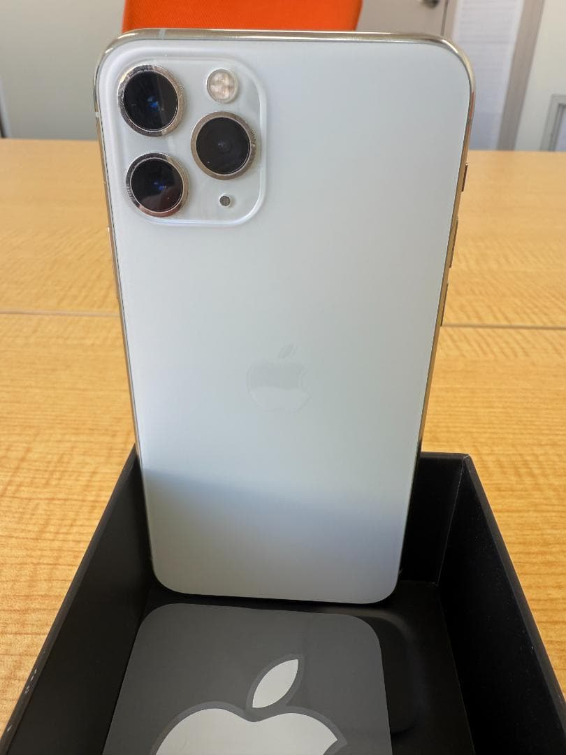 Apple iPhone 11 Pro シルバー　本体