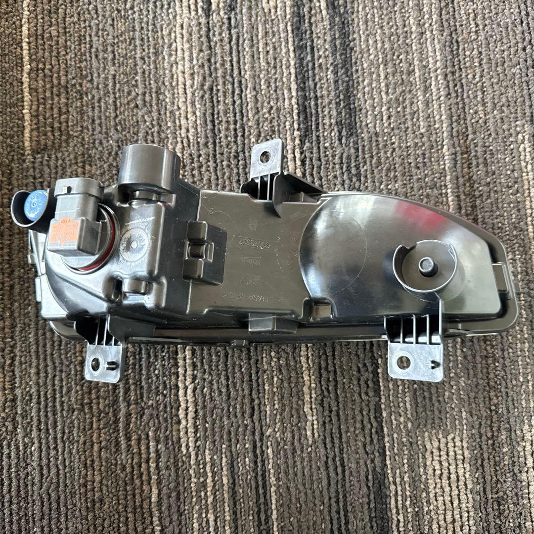 日産純正フォグランプ 新車外し