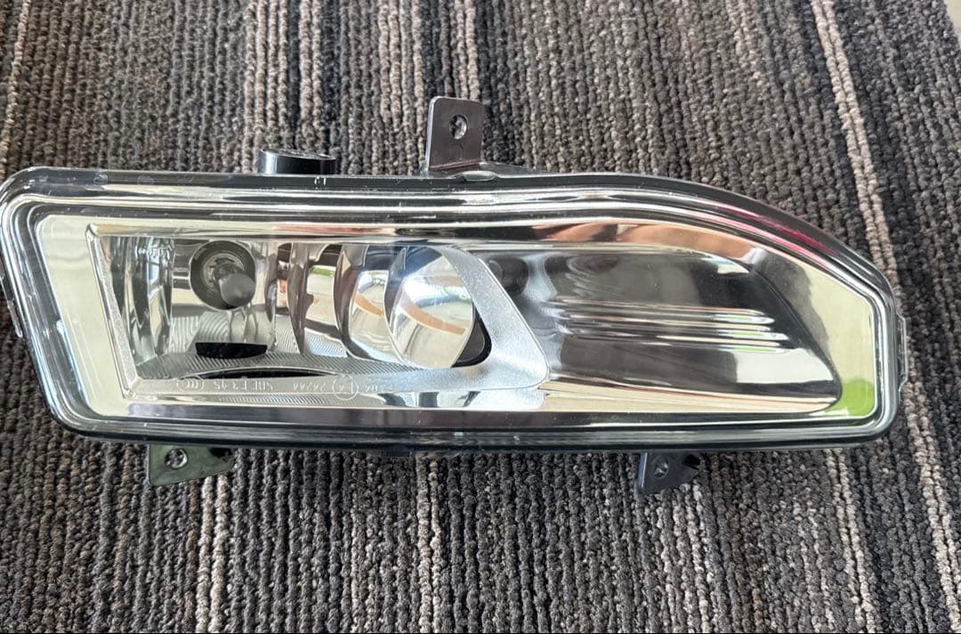 日産純正フォグランプ 新車外し