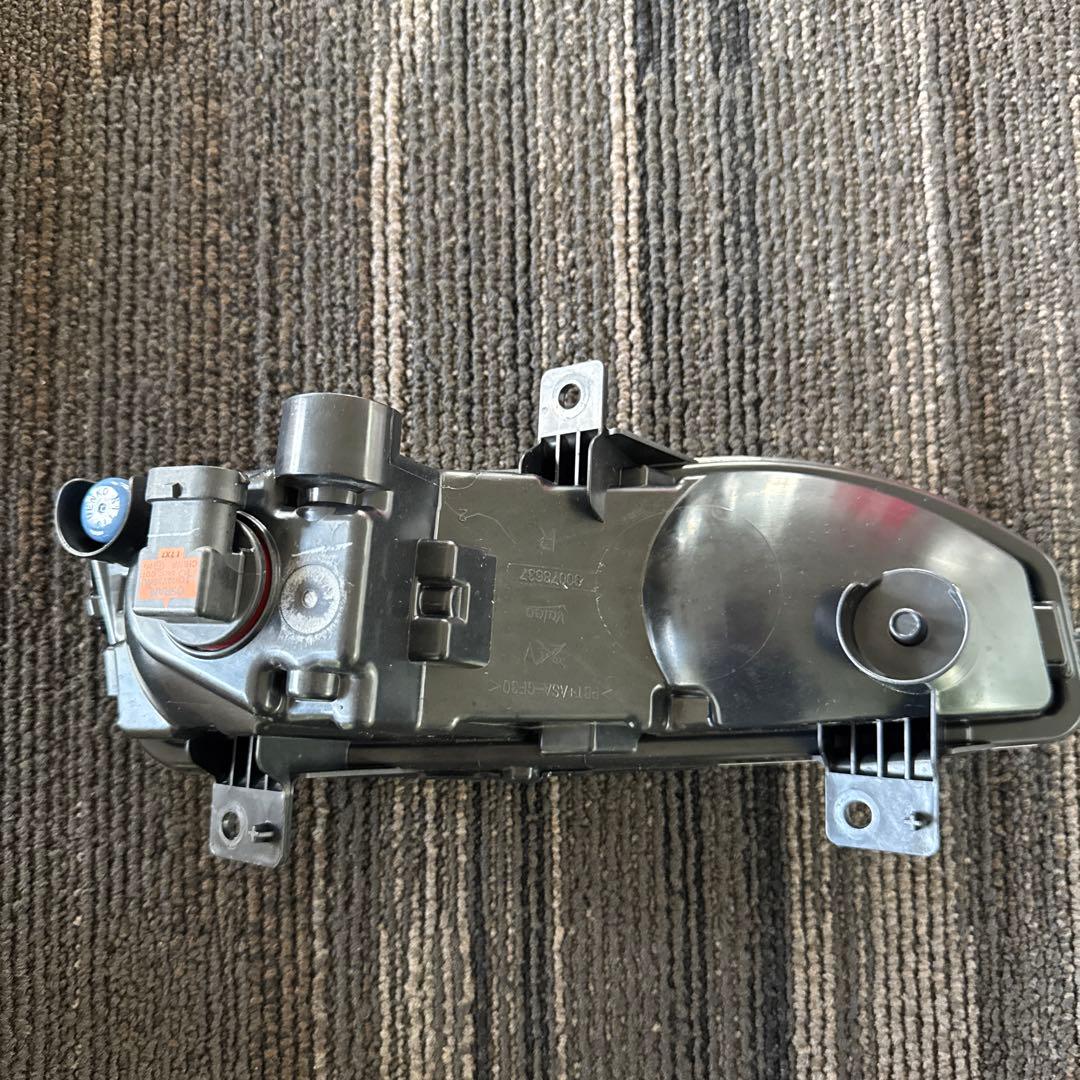 日産純正フォグランプ 新車外し