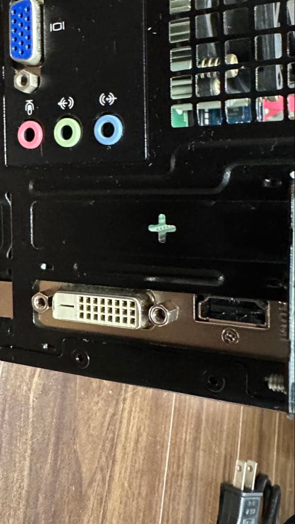 DELL Inspiron 3647 スリムデスクトップ　グラボ付　無線LAN付