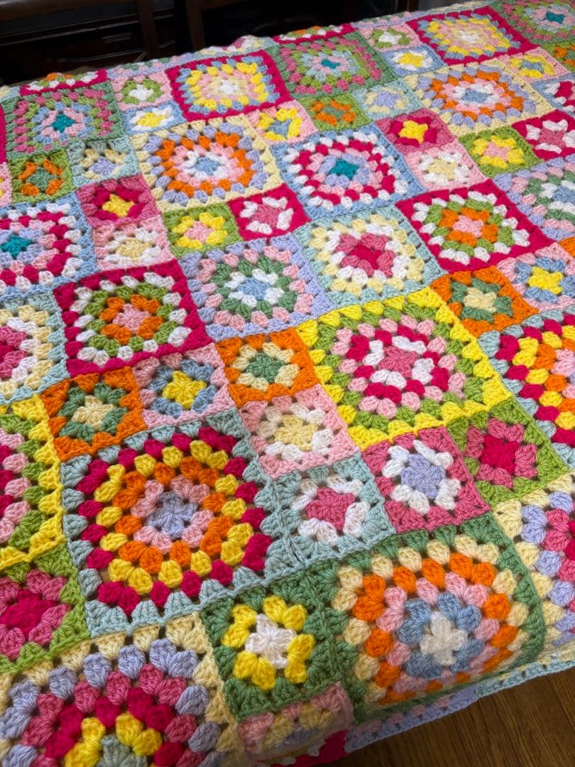 お値下げ✳︎ハンドメイド✳︎グラニースクエア✳︎ブランケット✳︎マルチカバー✳︎大判