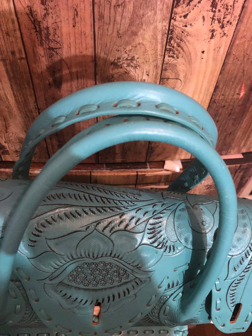 レア美品❣️カービングトライブス　Mサイズ