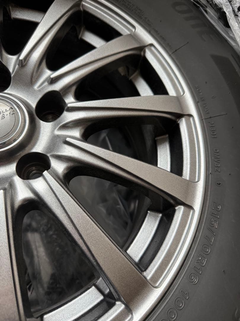 【超美品】スタッドレスタイヤ BLIZZAK DM-V3 215/70R16