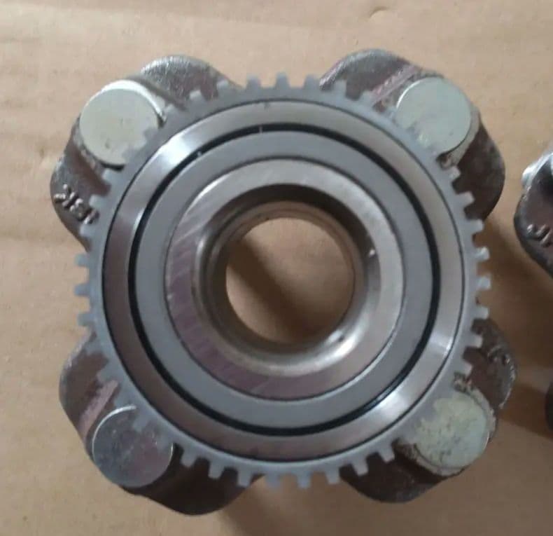 専用　keiワークス　リヤ　ハブベアリング　2個　スズキ純正品　約1000キロ位