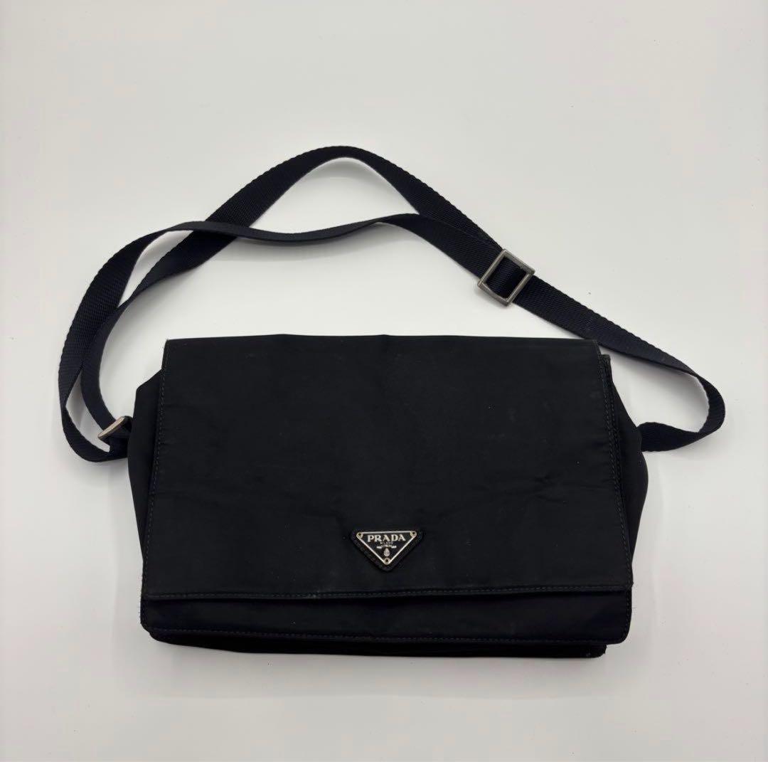 PRADA プラダ ショルダーバッグ メッセンジャー フラップ 三角ロゴ