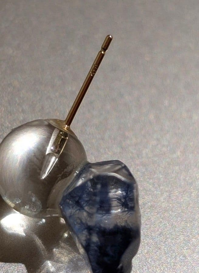 LUCE MACCHIA　デュモルチェライトインクオーツとガラスのピアス