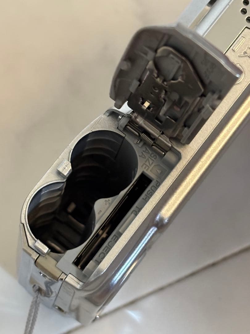 美品 FUJIFILM FinePix AV100 コンパクトデジタルカメラ