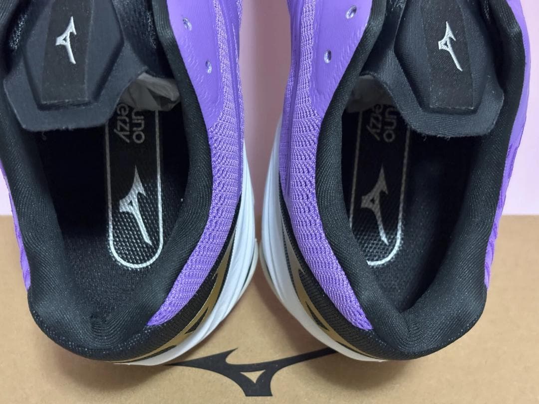 Mizuno バレーボールシューズ WAVE LIGHTNING 27cm